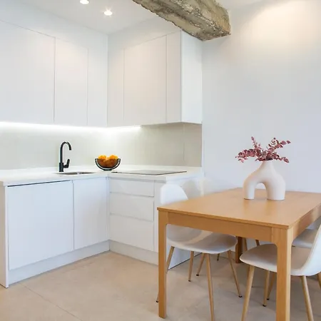 Апартаменты Bakari Arena *